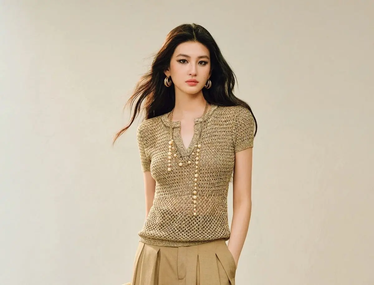 Vests Waistcoats Thin Womens Vest Halter Top Woman Spring Suede Embossed Tailored Workplace Elegant Lined Silhouette Formal Sexy
Vests Waistcoats Thin Womens Vest Halter Top Woman Spring Suede Embossed Tailored Workplace Elegant Lined Silhouette Formal Sexy