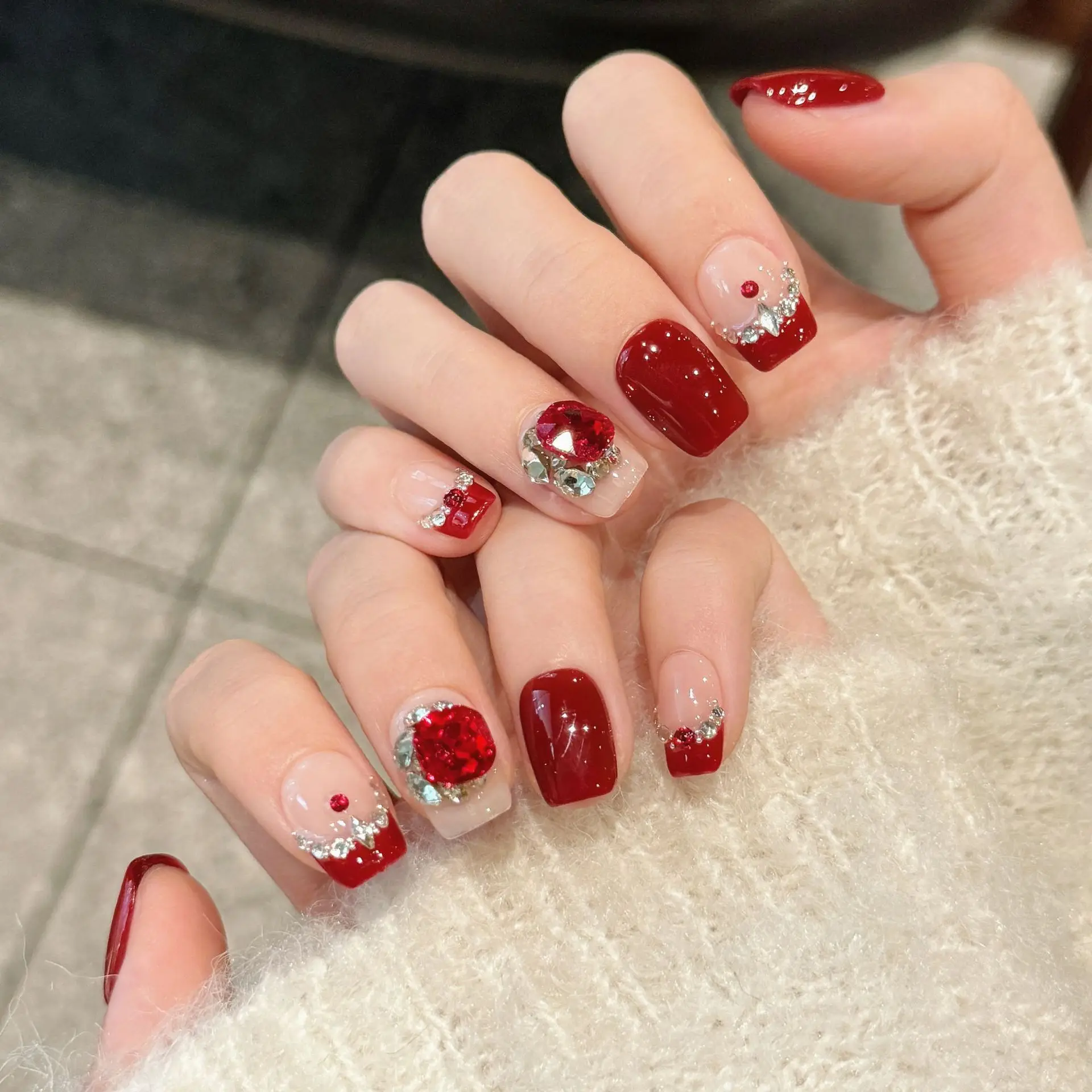 10Pcs Luxury Handmade Shiny Red French Press on Nails Short Fake Nails with Rhinestone Decoration Wearable Manicure Nail Tips
10Pcs Luxury Handmade Shiny Red French Press on Nails Short Fake Nails with Rhinestone Decoration Wearable Manicure Nail Tips