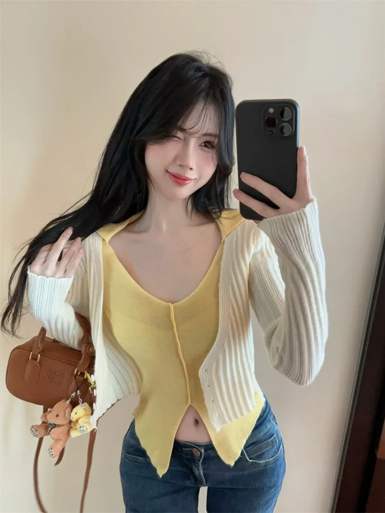 Korean Style Short Knit Top V-Neck Splice Color Slimming Pure Desire Autumn Winter New Fashion Commute Pear Shape Long Sleeve
Korean Style Short Knit Top V-Neck Splice Color Slimming Pure Desire Autumn Winter New Fashion Commute Pear Shape Long Sleeve