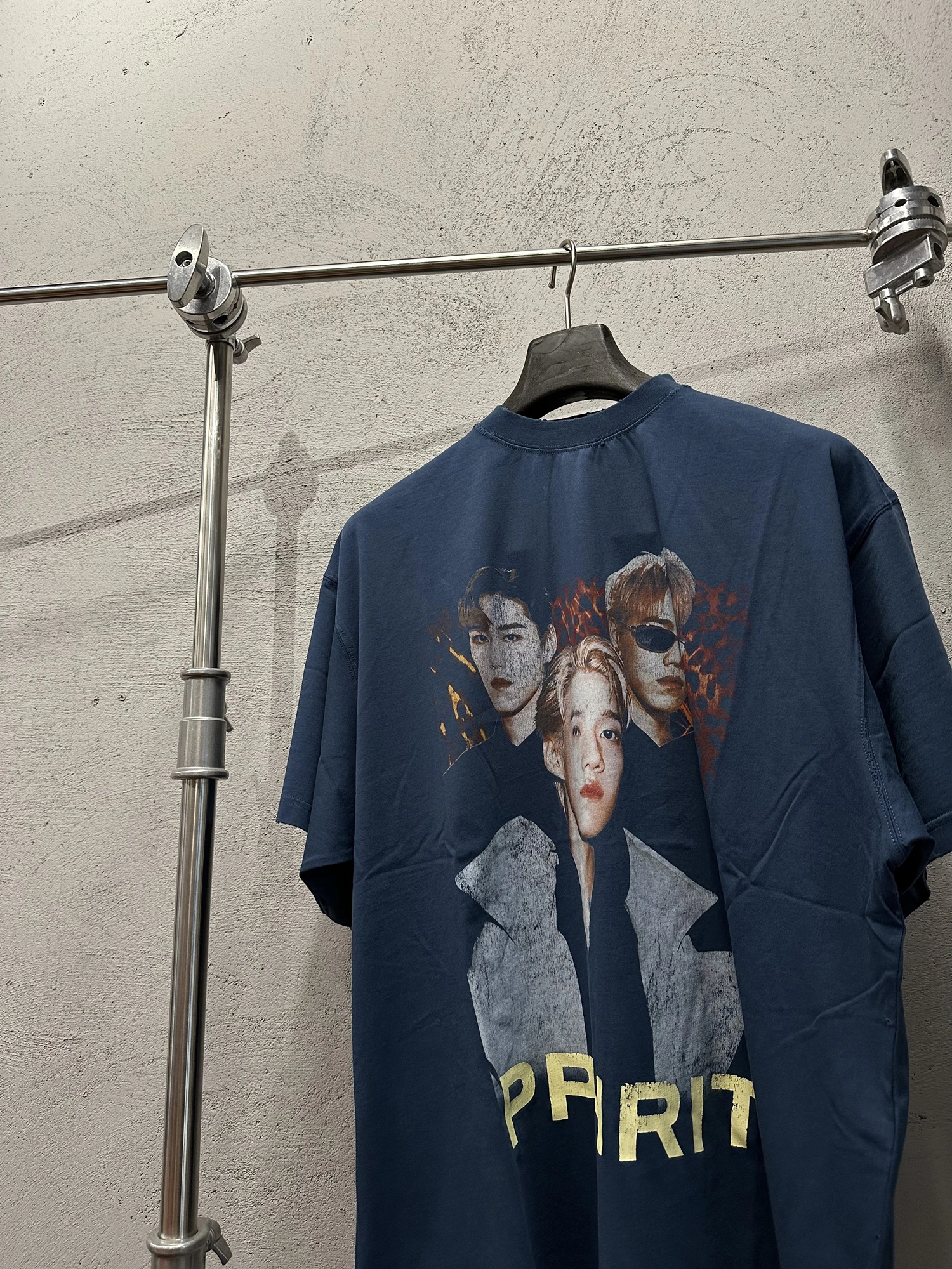 Waed out Youthful Sle T-irt ort Sve Loose Fit round Ne Base irt Portrait Ambassador Distred for Teens
Waed out Youthful Sle T-irt ort Sve Loose Fit round Ne Base irt Portrait Ambassador Distred for Teens