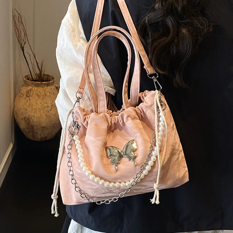 Серебряный женский рюкзак с бабочкой, новинка 2025 года, модный корейский рюкзак с жемчужной цепочкой, универсальная сумка
Серебряный женский рюкзак с бабочкой, новинка 2025 года, модный корейский рюкзак с жемчужной цепочкой, универсальная сумка