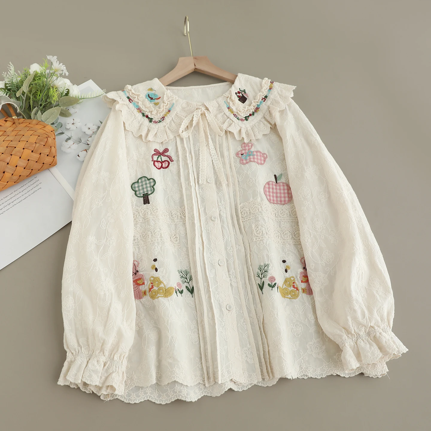 Японские милые хлопковые рубашки с вышивкой «Морі» для девочек, женские осенние милые повседневные свободные блузки с воротником Питера Пэна и длинными рукавами, топ
Японские милые хлопковые рубашки с вышивкой «Морі» для девочек, женские осенние милые повседневные свободные блузки с воротником Питера Пэна и длинными рукавами, топ