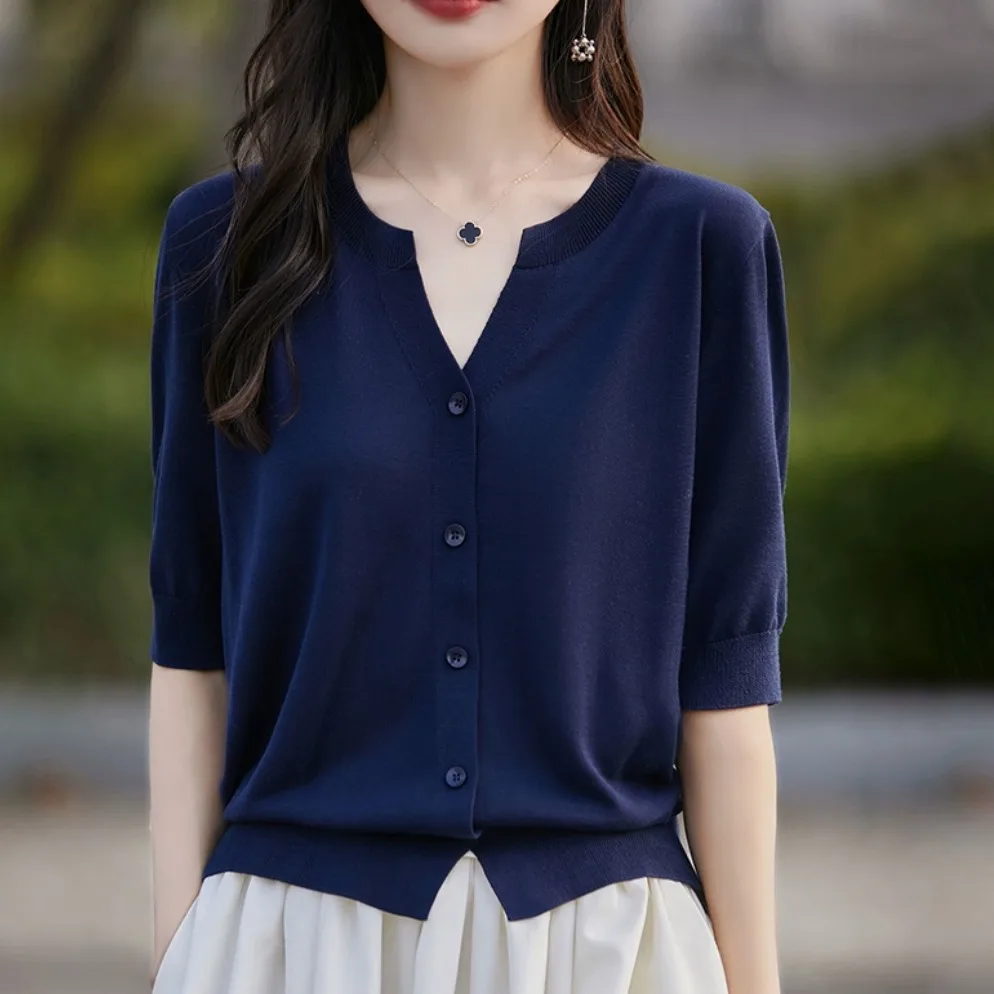 Outlet Ice Silk V-Ne ort Sve Knitted Open Cardigan Women's Top Summer Breathable Lightweight Color Button Detail
Outlet Ice Silk V-Ne ort Sve Knitted Open Cardigan Women's Top Summer Breathable Lightweight Color Button Detail