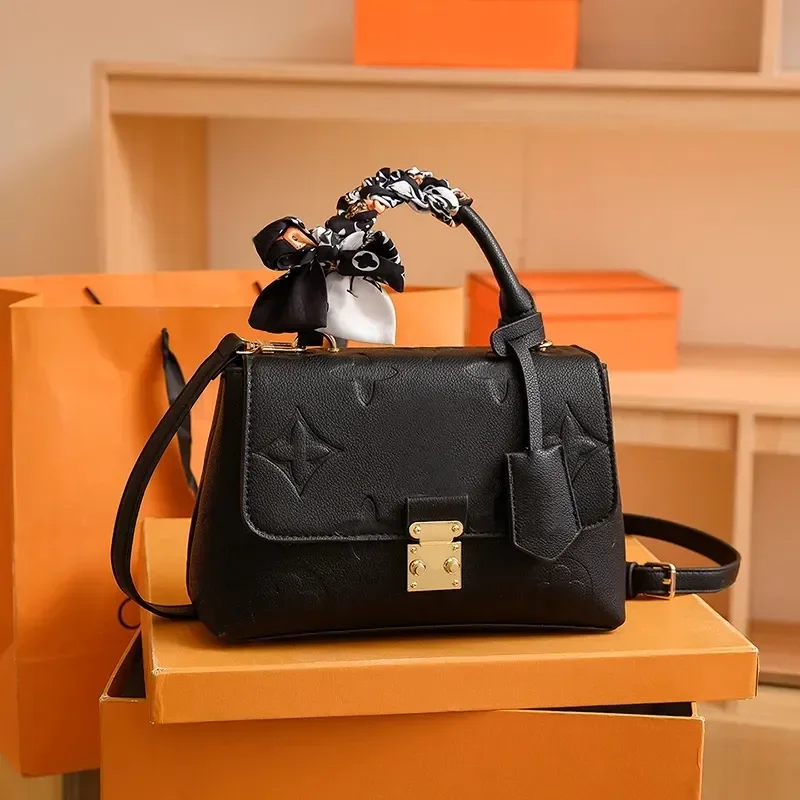 Top 09A designer handbag luxury sheepskin bag fashion classic women's printed shoulder bag women's daily commuting travel
Top 09A designer handbag luxury sheepskin bag fashion classic women's printed shoulder bag women's daily commuting travel