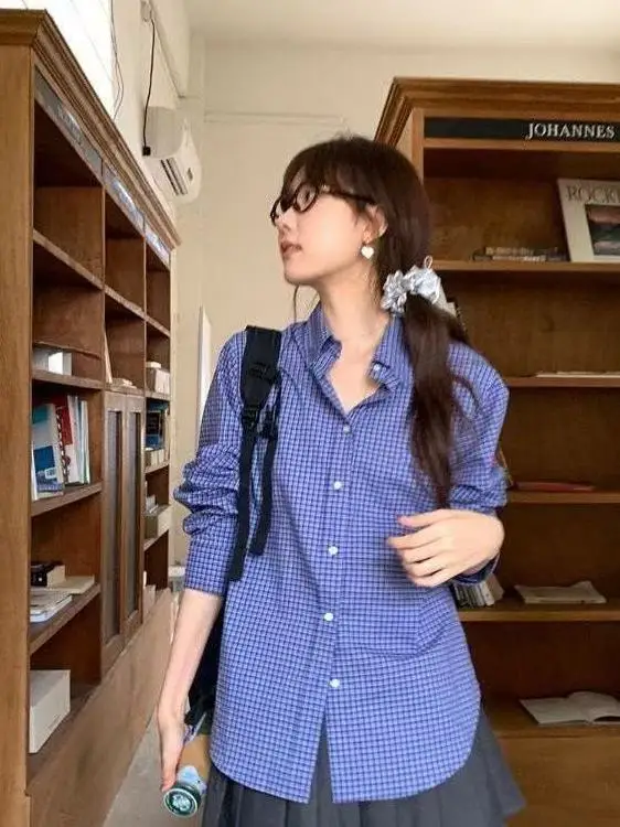 Новая летняя женская рубашка-накидка в стиле ретро, свободного кроя, синяя в клетку, с длинным рукавом, солнцезащитная, в корейском стиле, для повседневной носки
Новая летняя женская рубашка-накидка в стиле ретро, свободного кроя, синяя в клетку, с длинным рукавом, солнцезащитная, в корейском стиле, для повседневной носки