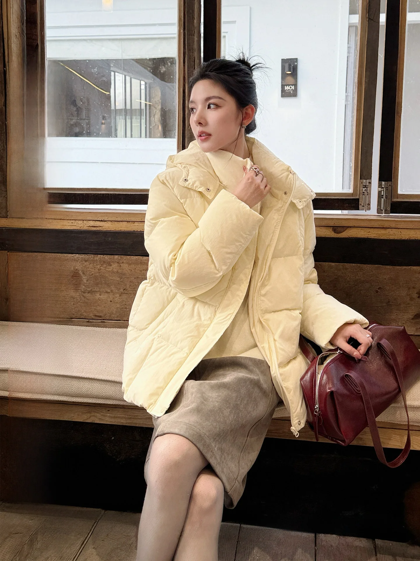 Young Women's Yellow Black Hooded down Jacket 90 White Duck Feather Ultra Warm Winter Coat Korean Style Loose Fit Eco-friendly
Young Women's Yellow Black Hooded down Jacket 90 White Duck Feather Ultra Warm Winter Coat Korean Style Loose Fit Eco-friendly