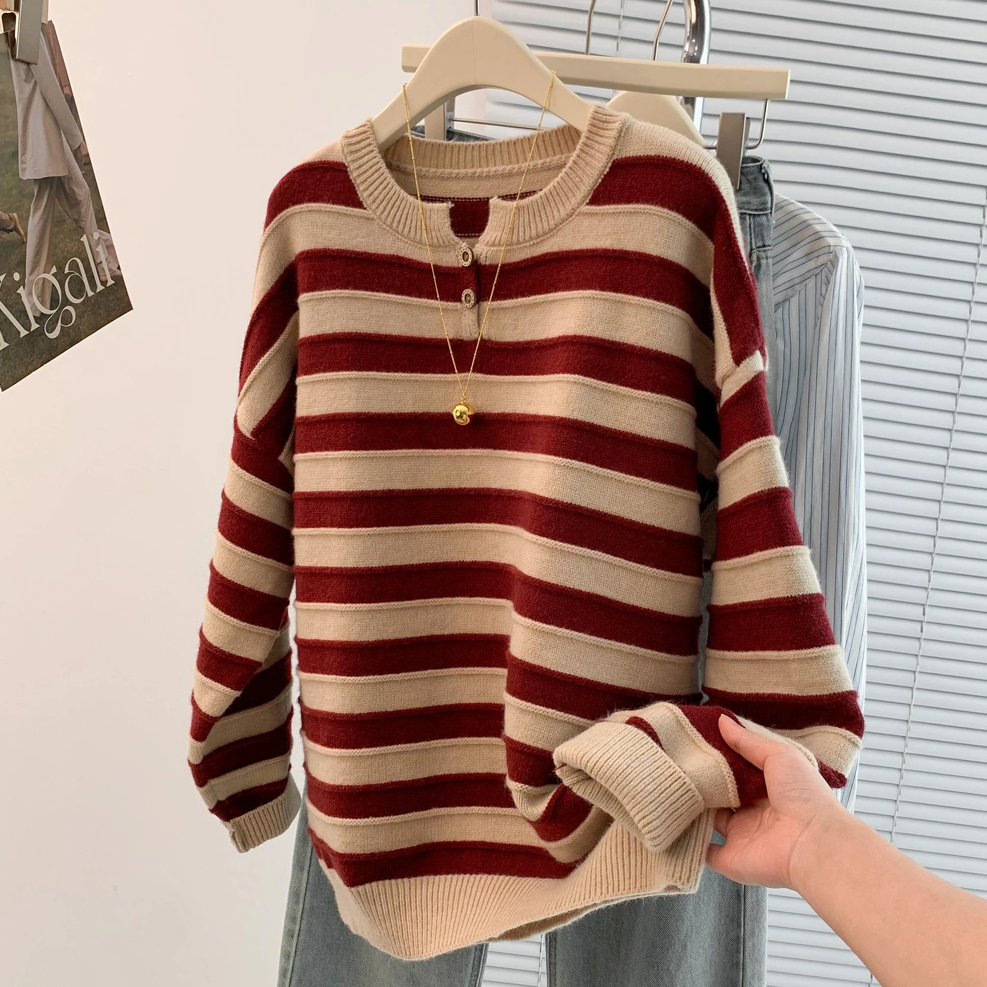 Oversized Striped Sweater for Women Long Sleeve Sweater Vintage Y2K Aesthetic Knitted Pullover Top
Oversized Striped Sweater for Women Long Sleeve Sweater Vintage Y2K Aesthetic Knitted Pullover Top