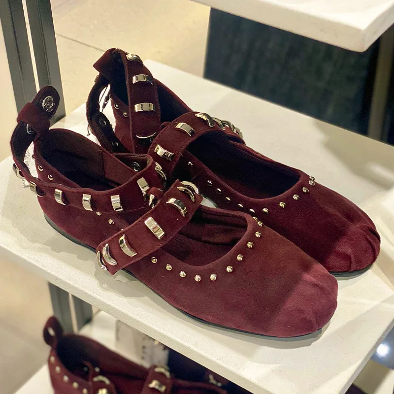 2025 French New Design Sense Red Ballet Round Head Cross Rivet Flat Mary Jane Women Flat Shoes
2025 French New Design Sense Red Ballet Round Head Cross Rivet Flat Mary Jane Women Flat Shoes