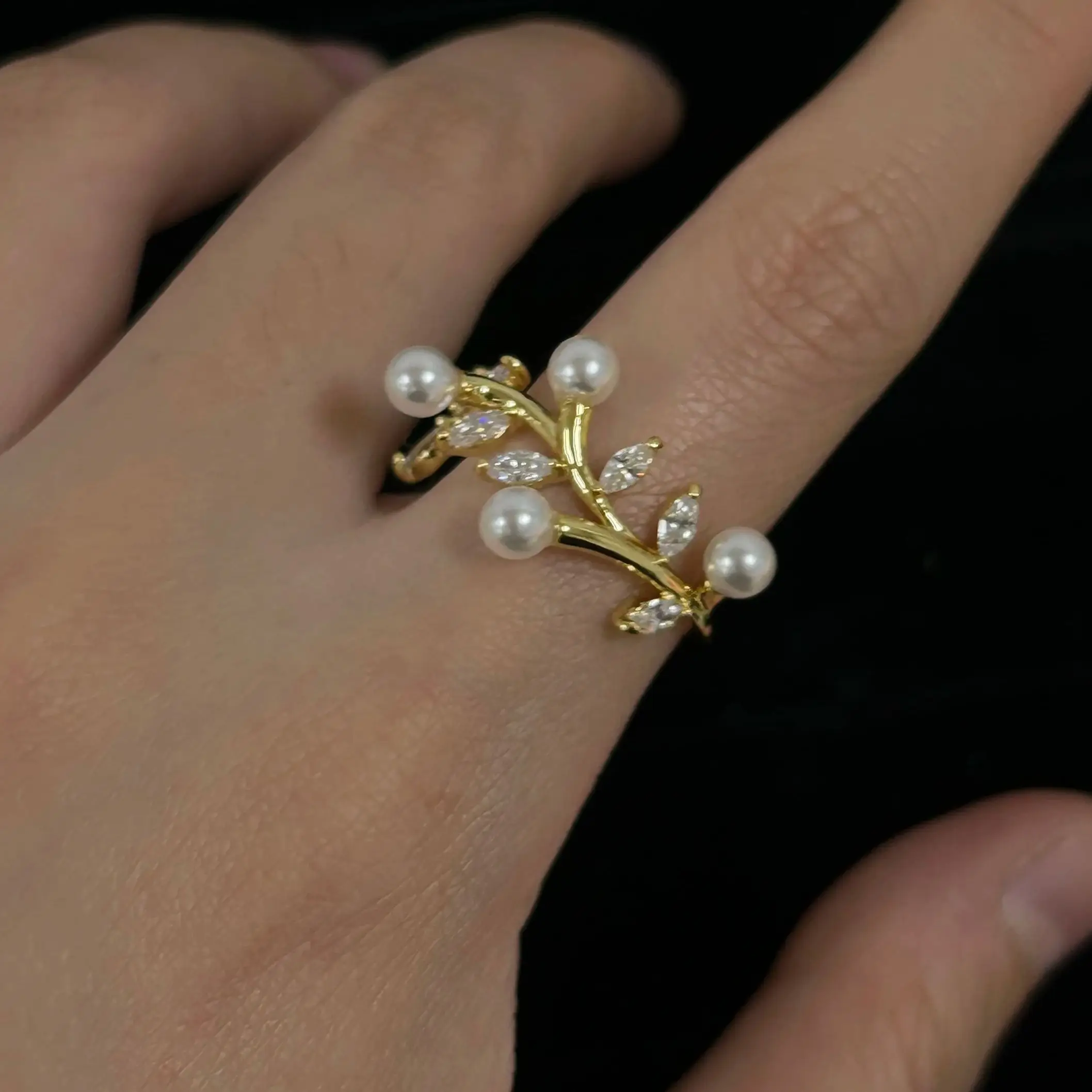 Zircon Tree Pearl Leaf Rings For Women Gold Color Open Engagement Wedding Ring Female Fashion Finger Jewelry 2025 New Trend
Zircon Tree Pearl Leaf Rings For Women Gold Color Open Engagement Wedding Ring Female Fashion Finger Jewelry 2025 New Trend