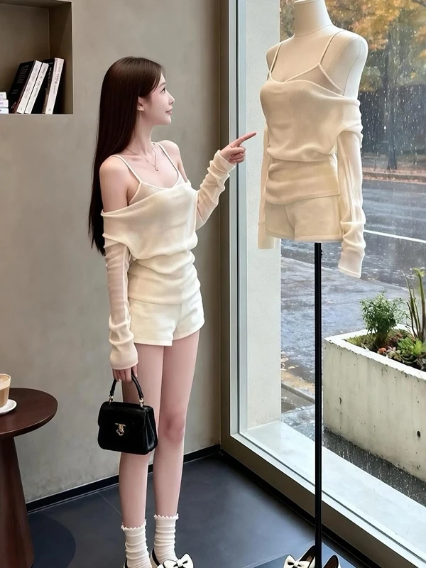 Chic Early Autumn Women's Knitted One-Shoulder Top And Camisole Two-Piece Set High Waist Short Pants Long Sleeve Pure Color
Chic Early Autumn Women's Knitted One-Shoulder Top And Camisole Two-Piece Set High Waist Short Pants Long Sleeve Pure Color