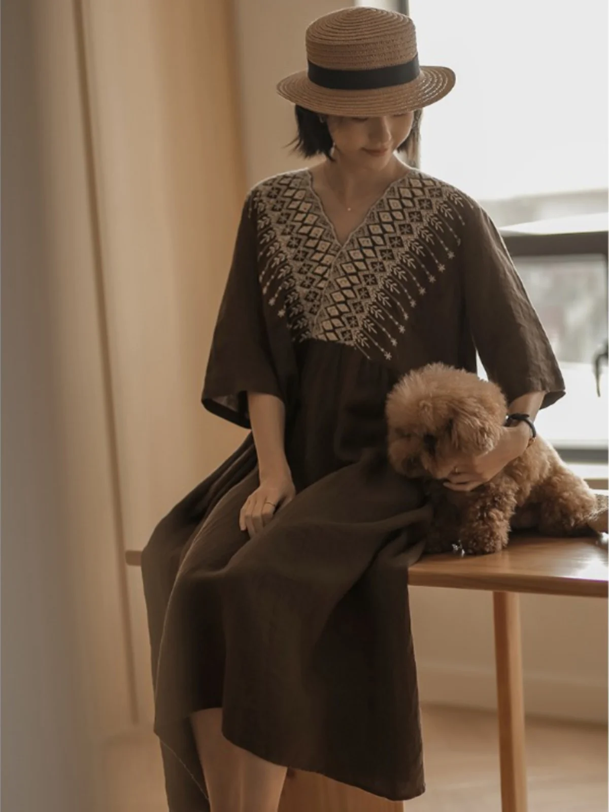 Льняное платье с тяжелой вышивкой в стиле ретро, свободное длинное платье с v-образным вырезом для путешествий, женская одежда больших размеров, удобное дышащее летнее платье
Льняное платье с тяжелой вышивкой в стиле ретро, свободное длинное платье с v-образным вырезом для путешествий, женская одежда больших размеров, удобное дышащее летнее платье