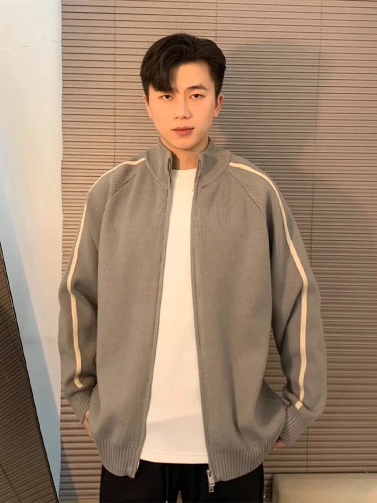 Винтажный вязаный кардиган для мужчин: осенне-зимний свитер с воротником-стойкой, плотная вязка, для повседневной носки
Винтажный вязаный кардиган для мужчин: осенне-зимний свитер с воротником-стойкой, плотная вязка, для повседневной носки