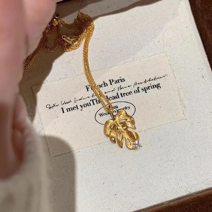 925 Sterling Silver Golden Leaf Pendant Necklaces For Women Couple Wedding Luxury Jewelry Wholesale Jewellery Money 925
925 Sterling Silver Golden Leaf Pendant Necklaces For Women Couple Wedding Luxury Jewelry Wholesale Jewellery Money 925