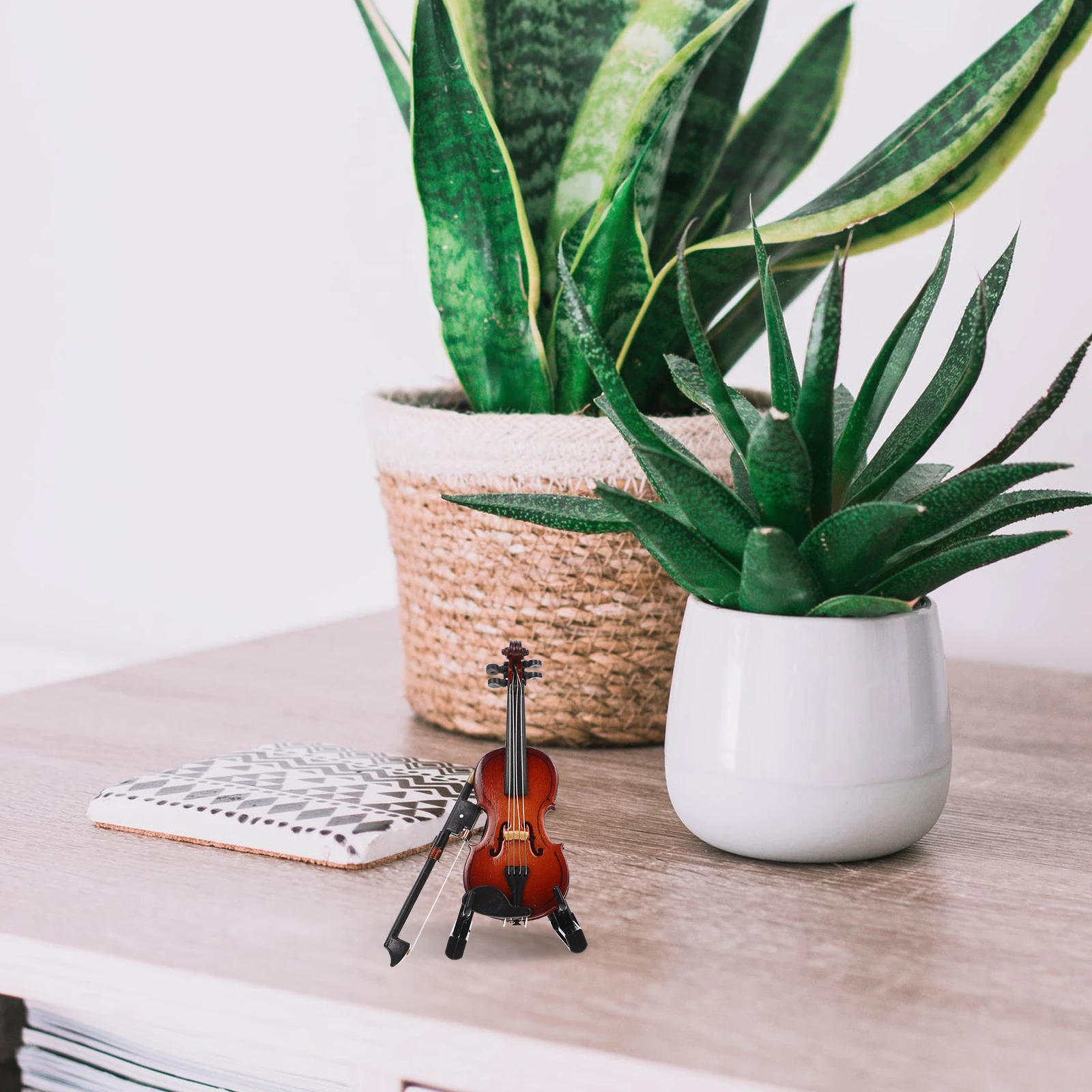 1Set Mini Violin Wooden Desktop Adornment Home Decor Violin Gift Idea For Music Lovers Collection Decorative Instrument Ornament
1Set Mini Violin Wooden Desktop Adornment Home Decor Violin Gift Idea For Music Lovers Collection Decorative Instrument Ornament