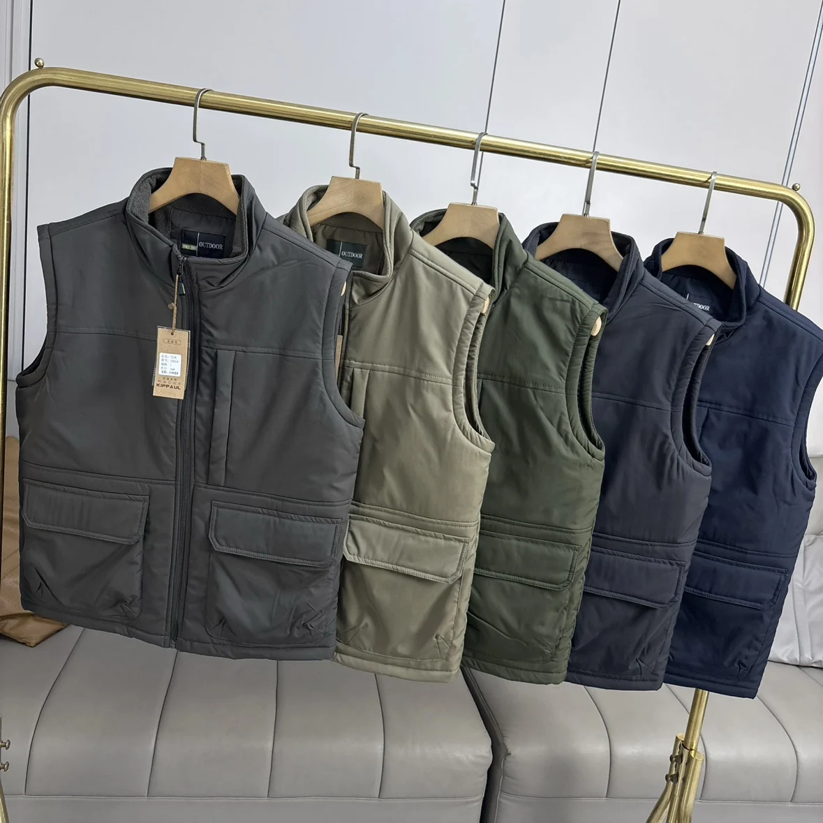 Водонепроницаемый утепленный флисовый жилет-куртка для мужчин, осенне-зимний, двусторонний, для работы, модный городской стиль, на молнии
Водонепроницаемый утепленный флисовый жилет-куртка для мужчин, осенне-зимний, двусторонний, для работы, модный городской стиль, на молнии