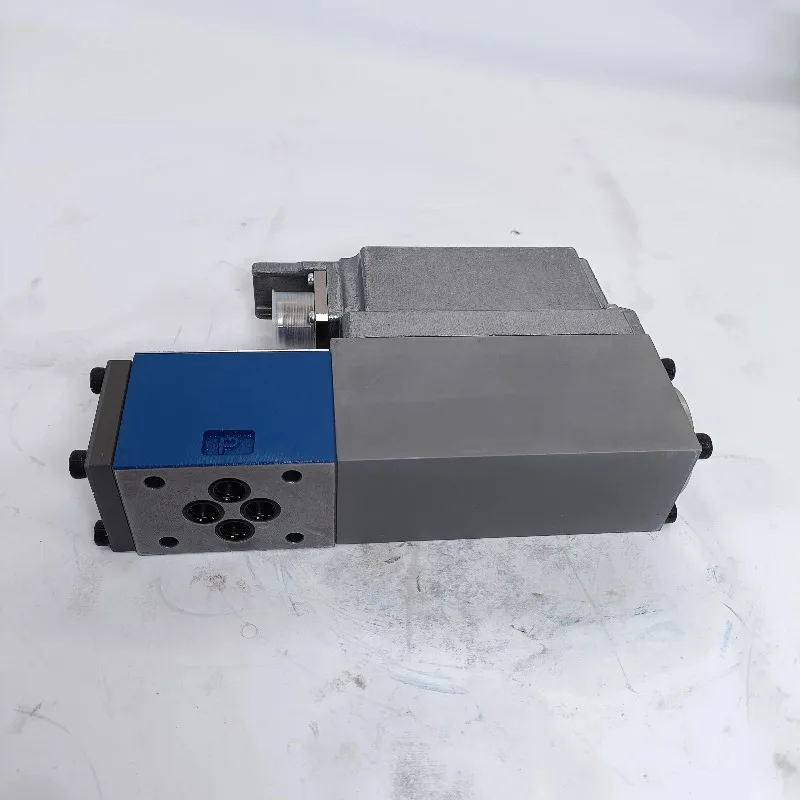 Directional Control Valves 4WRPEH6CB Series 04L-2x/G24K0/A1M 24L-20/G24K0/A1M Hydraulic Valve for Industrial Use
Directional Control Valves 4WRPEH6CB Series 04L-2x/G24K0/A1M 24L-20/G24K0/A1M Hydraulic Valve for Industrial Use