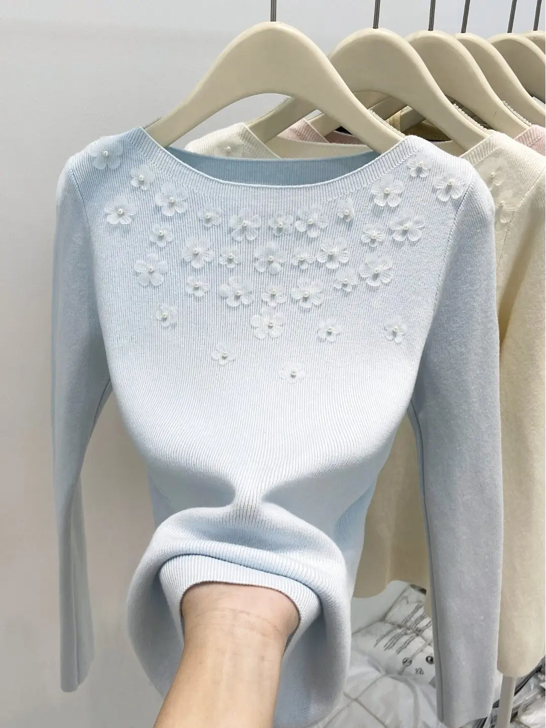 Slim Fit Long Sleeve Knitted Sweater Women's Winter New Style Fashionable Base Shirt Top Pearl Embellished 3D Flower Design
Slim Fit Long Sleeve Knitted Sweater Women's Winter New Style Fashionable Base Shirt Top Pearl Embellished 3D Flower Design