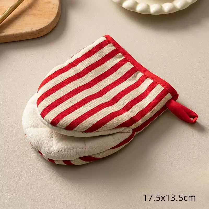 Polka Dot Heat-Resistant Oven Mitts for Home Use Japanese Microwave Safe Gloves Kitchen Gloves Heat Resistant Gloves
Polka Dot Heat-Resistant Oven Mitts for Home Use Japanese Microwave Safe Gloves Kitchen Gloves Heat Resistant Gloves