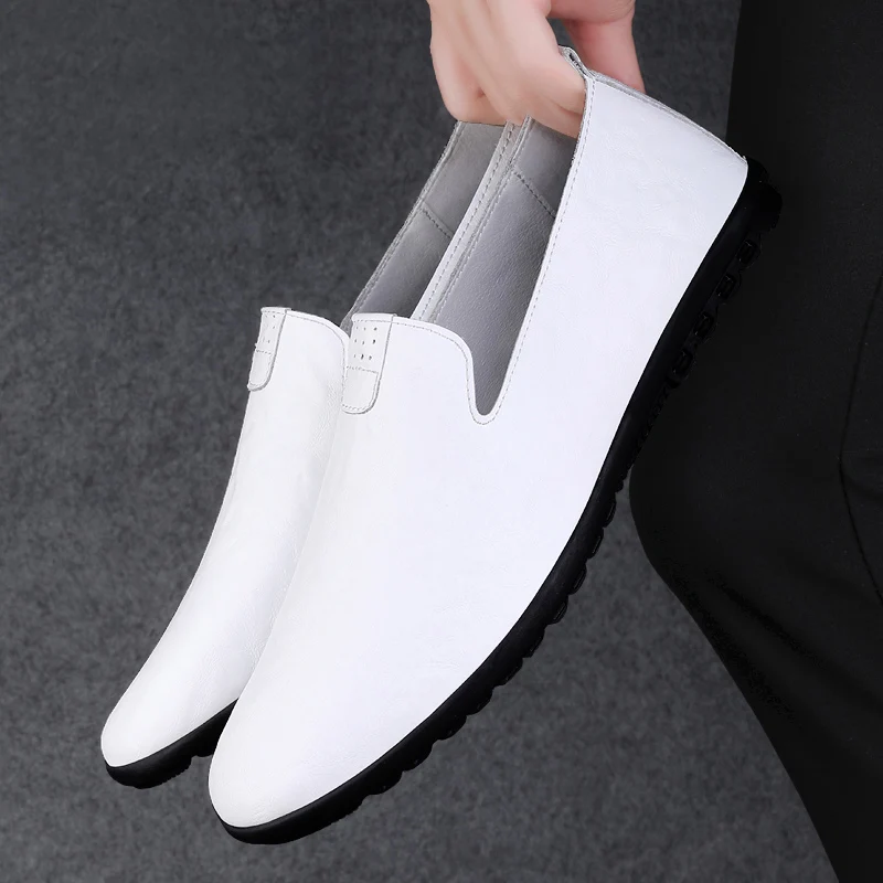 Мужские кожаные туфли на плоской подошве. Удобные и повседневные легкие слипоны в джентльменском стиле для вечеринок и офиса.
Мужские кожаные туфли на плоской подошве. Удобные и повседневные легкие слипоны в джентльменском стиле для вечеринок и офиса.