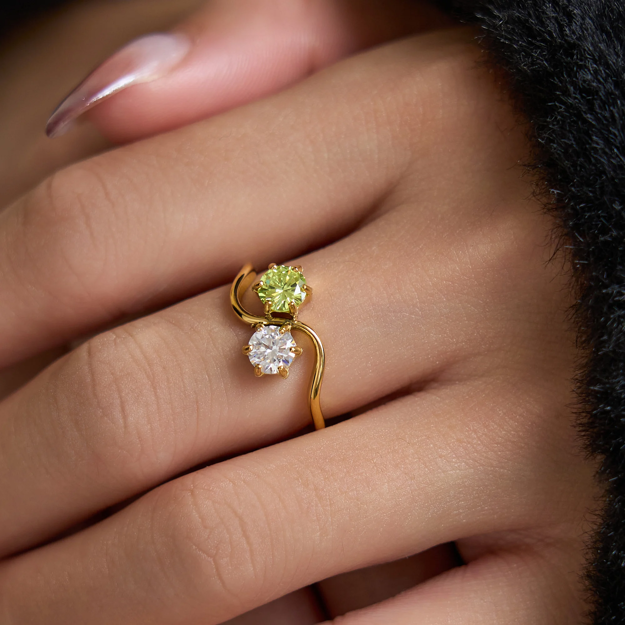 DASEIN 18k PVD Gold Plated White Green Zircon Wave Ring Stainless Steel Dainty Jewelry Surprise Gift Accessories for Women
DASEIN 18k PVD Gold Plated White Green Zircon Wave Ring Stainless Steel Dainty Jewelry Surprise Gift Accessories for Women