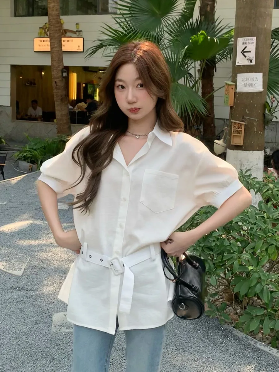 New White Short Sleeve Women Shirt Summer Simple Chic Turn Down Collar Single Breasted Tops with Belt Female Versatile T-Shirt
New White Short Sleeve Women Shirt Summer Simple Chic Turn Down Collar Single Breasted Tops with Belt Female Versatile T-Shirt