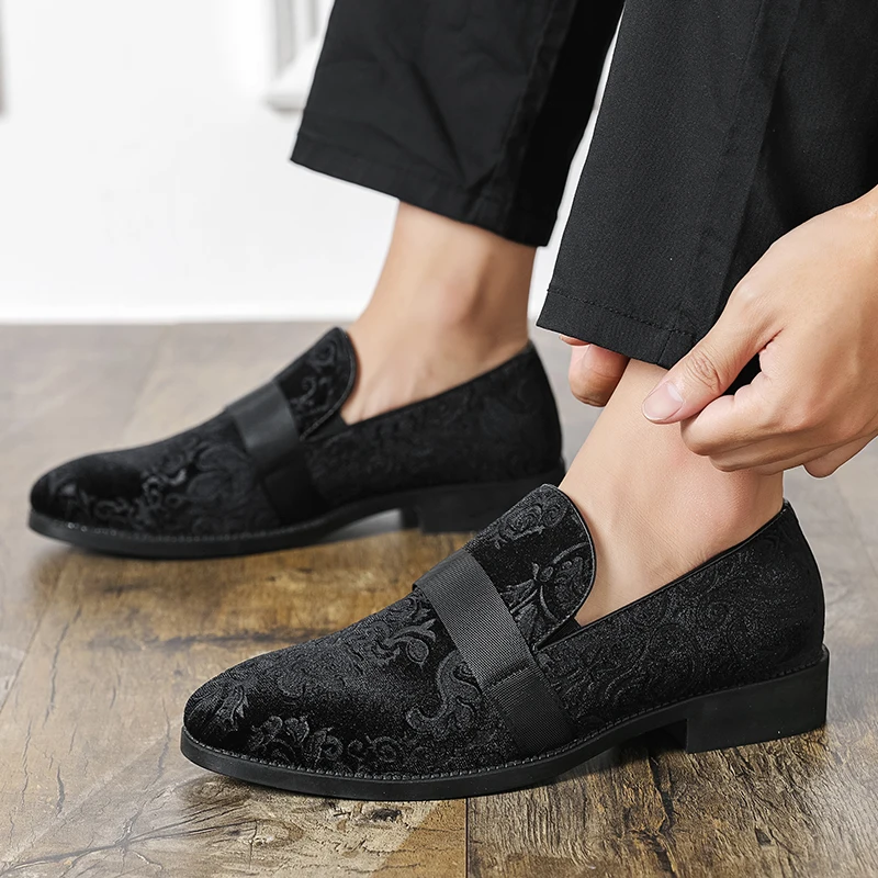 Summer Men's Original Designer Loafers Size:38-46 Retro Comfortable Embroidered Casual Shoes Black Velvet Cosplay Flat Shoes
Summer Men's Original Designer Loafers Size:38-46 Retro Comfortable Embroidered Casual Shoes Black Velvet Cosplay Flat Shoes