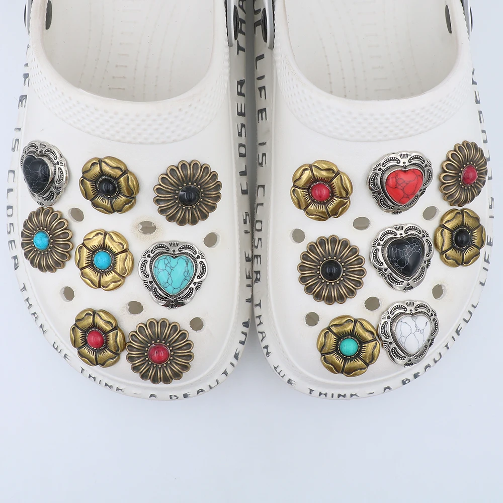 1 Piece Крокросы Shoe Charm Accessories Punk Style Metal Golden Flowers Silvery Heart Shape Sandals Decorations Adult Kids Gift
1 Piece Крокросы Shoe Charm Accessories Punk Style Metal Golden Flowers Silvery Heart Shape Sandals Decorations Adult Kids Gift