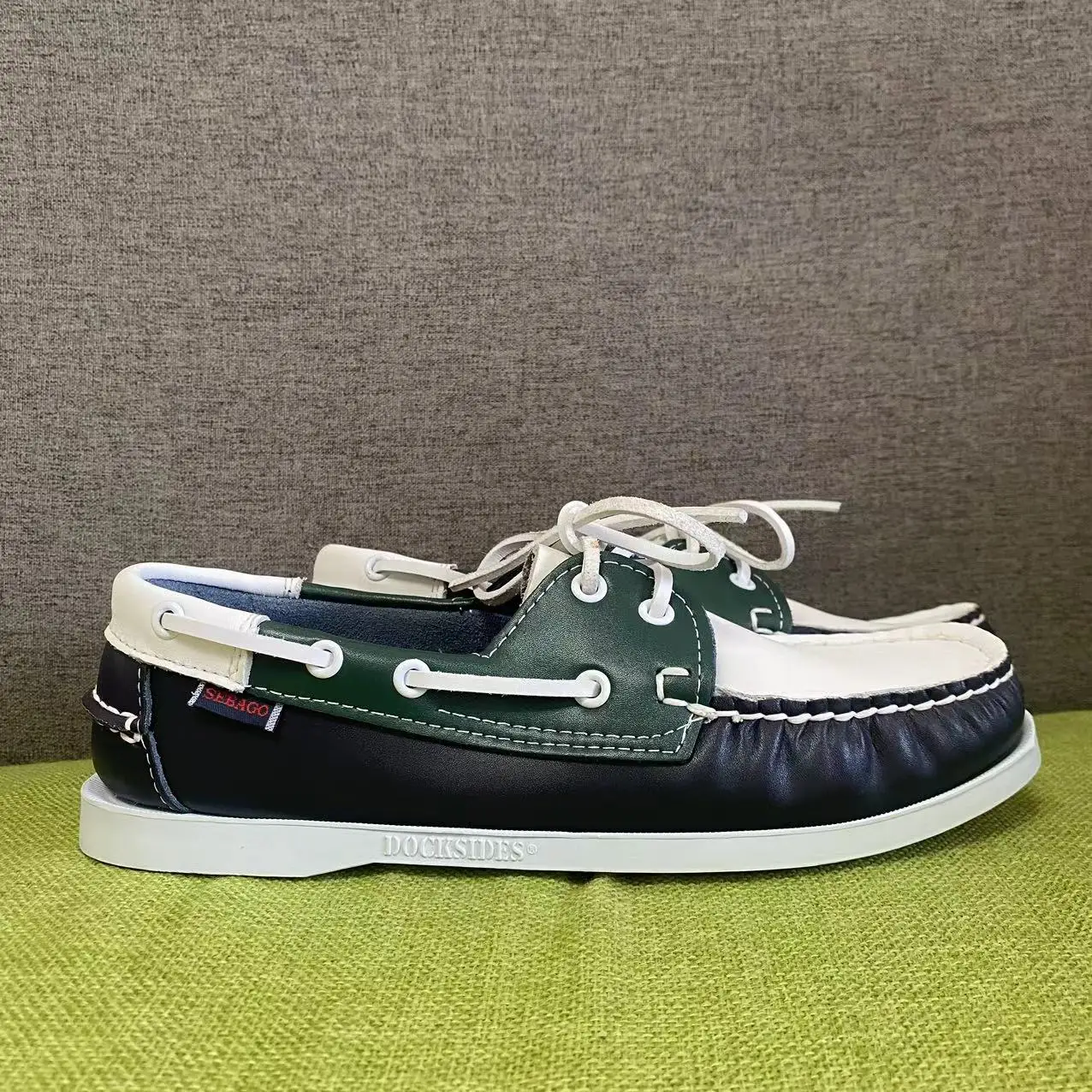 SEBAGO Men Homme Authentic Docksides Shoes - Premium Leather Moc Toe Lace Up Boat Shoes PB25
SEBAGO Men Homme Authentic Docksides Shoes - Premium Leather Moc Toe Lace Up Boat Shoes PB25