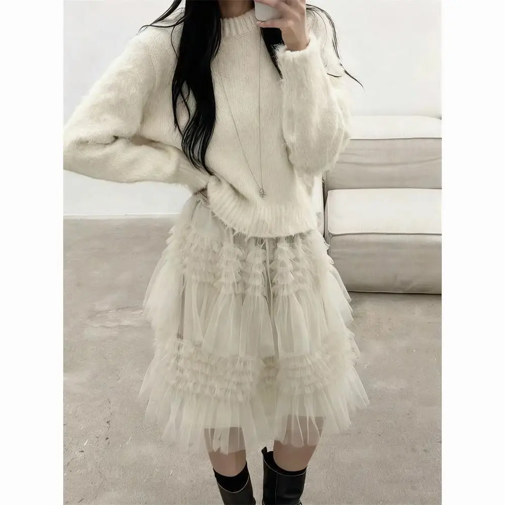 Elegant High-End Beige Tulle Skirt with Heavy Embellished Lace Hemline Unique Design Casual Polyester High Waist Cake Skirt
Elegant High-End Beige Tulle Skirt with Heavy Embellished Lace Hemline Unique Design Casual Polyester High Waist Cake Skirt