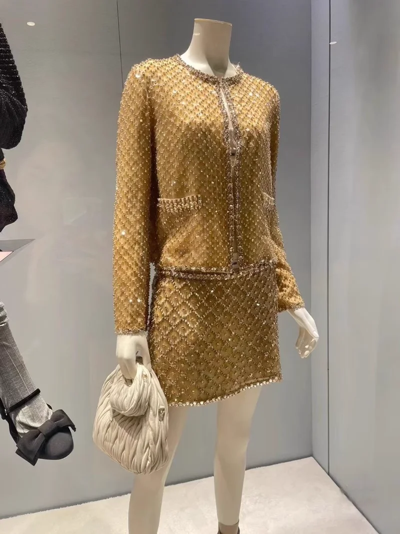 Luxury Brand Name Gold Coat Fashion Women's Shinning Diamonds Pencil Skirt Set Elegant Ladies Silk Outfits
Luxury Brand Name Gold Coat Fashion Women's Shinning Diamonds Pencil Skirt Set Elegant Ladies Silk Outfits