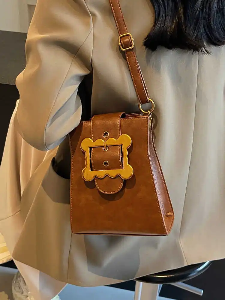 French Fashion Small Square Bag For Women New Trendy Style Single Shoulder Crossbody Bag Exquisite Light Luxury Solid Handbag
French Fashion Small Square Bag For Women New Trendy Style Single Shoulder Crossbody Bag Exquisite Light Luxury Solid Handbag