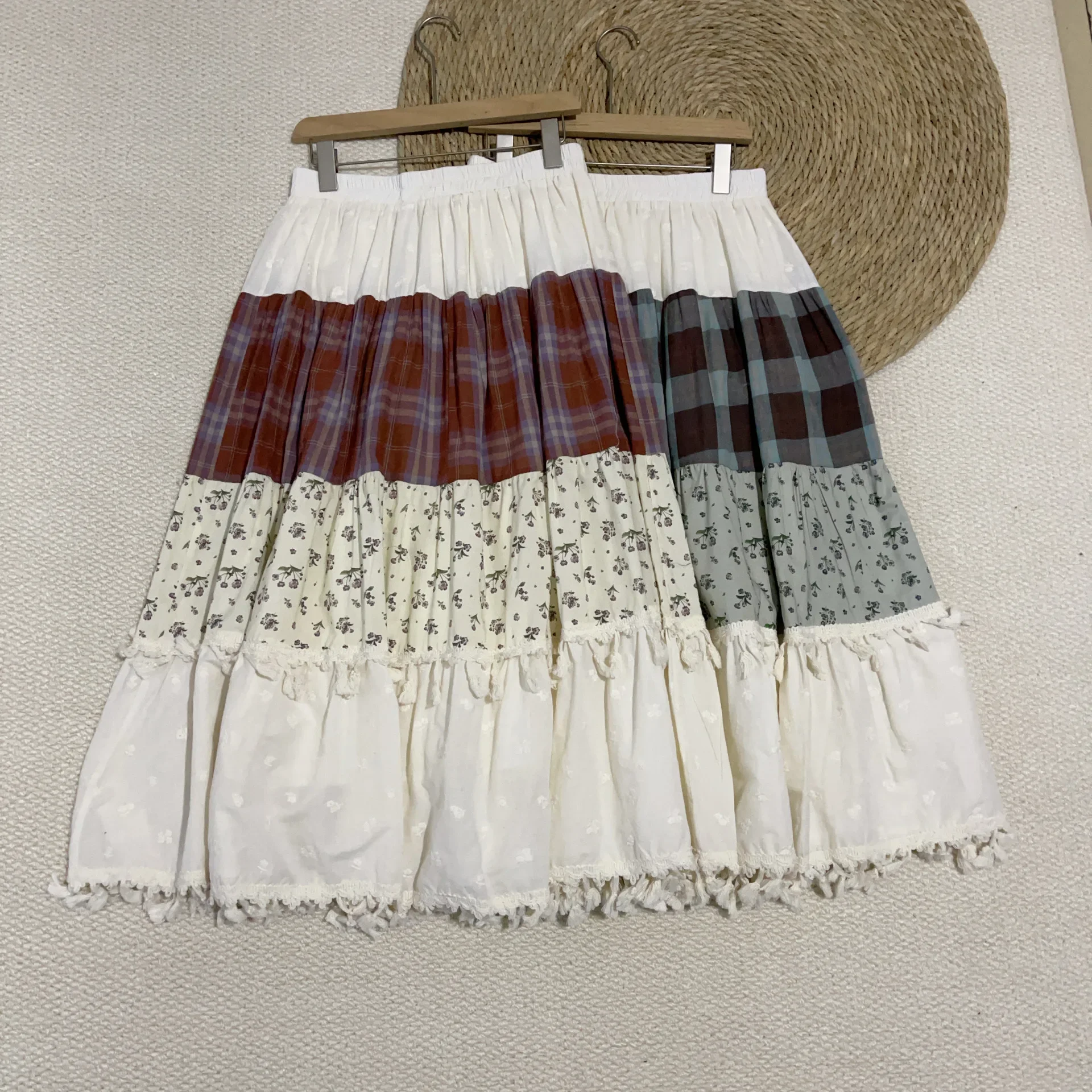 Women Mori Girl Vintage Plaid Floral Print Lace Patchwork Cotton Skirts Autumn New Elastic Waist Casual Loose A-Line Cake Skirt
Women Mori Girl Vintage Plaid Floral Print Lace Patchwork Cotton Skirts Autumn New Elastic Waist Casual Loose A-Line Cake Skirt