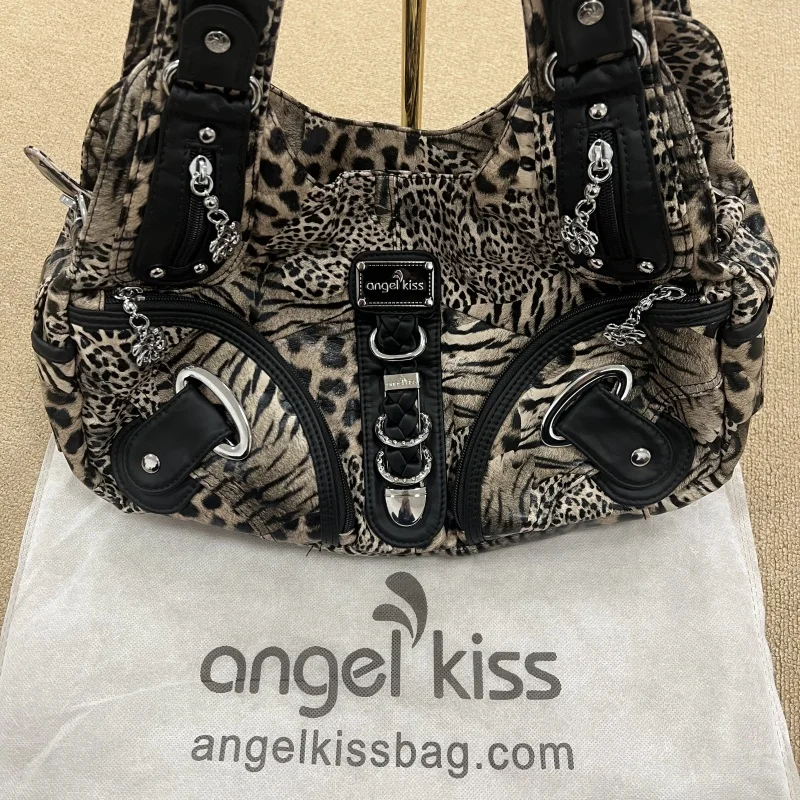 Original Designer Brand Retro Distressed Leopard Print Patchwork Hot Girl Pillow Single-shoulder Crossbody Bags for Women
Original Designer Brand Retro Distressed Leopard Print Patchwork Hot Girl Pillow Single-shoulder Crossbody Bags for Women