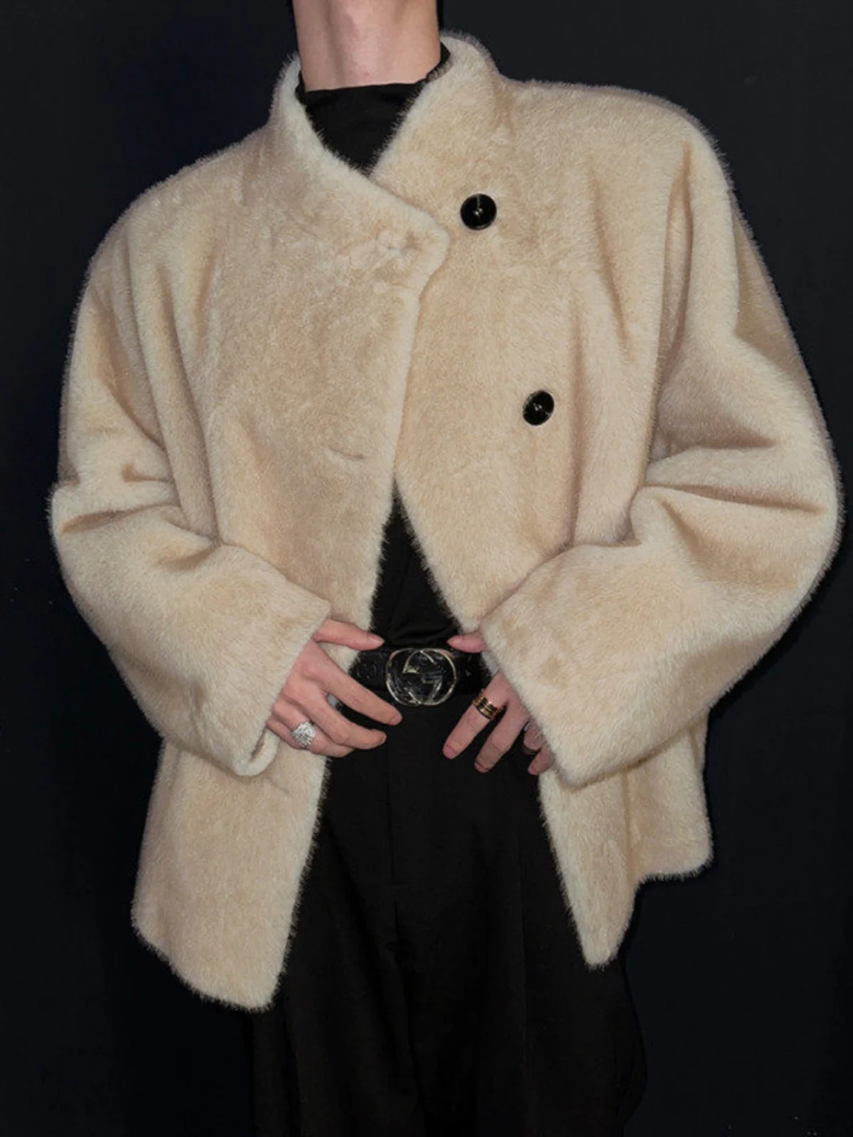 Korean Sle Men's Loose Fur Jaet ort Thiened Water Rabbit Fur Simulation ort Coat Warmth Youthful Sle Winter Coat
Korean Sle Men's Loose Fur Jaet ort Thiened Water Rabbit Fur Simulation ort Coat Warmth Youthful Sle Winter Coat