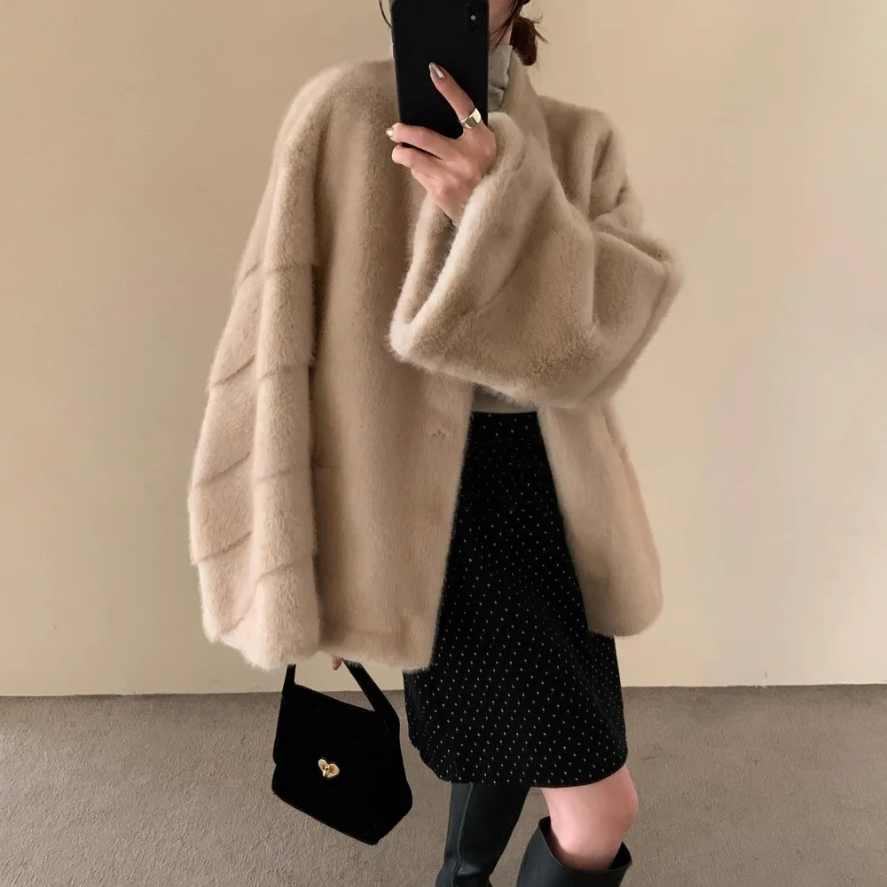 2026 Luxury Women’s Faux Fur Winter Coat Warm Thickened Thermal Insulated Jacket for Autumn Winter Cold Weather Outerwear
2026 Luxury Women’s Faux Fur Winter Coat Warm Thickened Thermal Insulated Jacket for Autumn Winter Cold Weather Outerwear