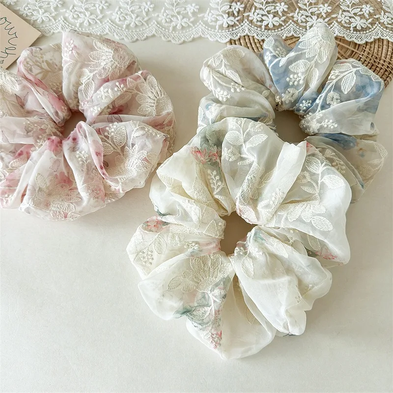 Korean-style Embroidered Flower Donut Hair Ring for Women with High-end Feel, Ponytail Hair Tie at the Nape, Popular Internet Ce
Korean-style Embroidered Flower Donut Hair Ring for Women with High-end Feel, Ponytail Hair Tie at the Nape, Popular Internet Ce