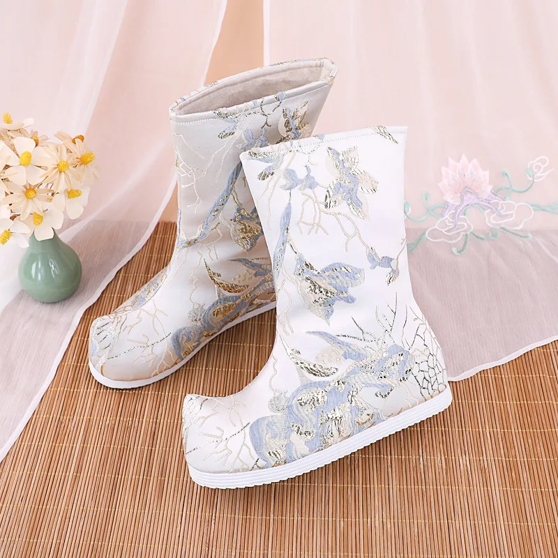 Women Chinese Style Hanfu Ancient Short Boots Winter Retro Embroidery Cotton Shoes Fur Plush Boot Stage Performance Footwear
Women Chinese Style Hanfu Ancient Short Boots Winter Retro Embroidery Cotton Shoes Fur Plush Boot Stage Performance Footwear