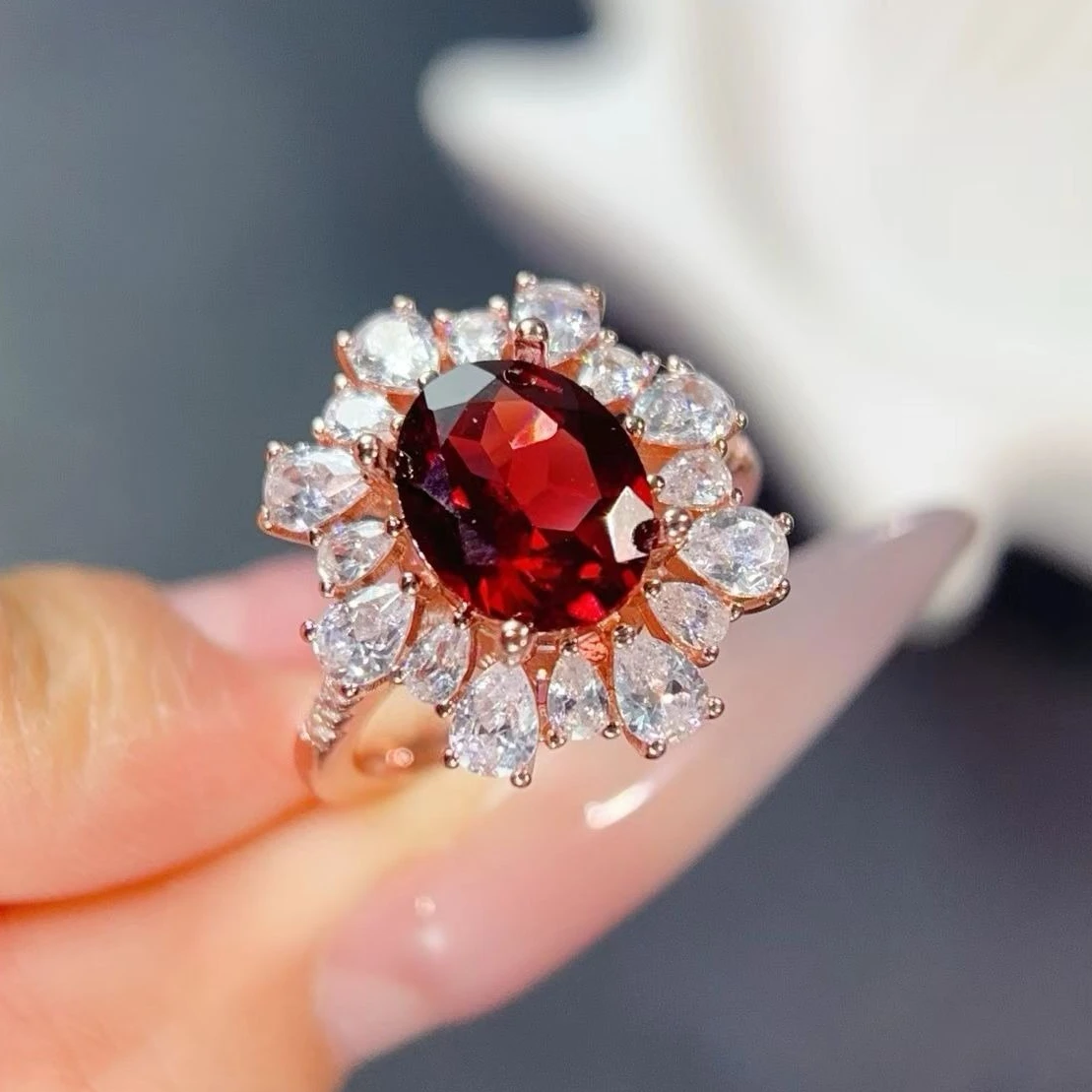 8x10mm Natural Garnet Ring with Certificate 925 Silver Oval Gemstone Halo Cubic Zirconia Ring Women's Elegant Jewelry
8x10mm Natural Garnet Ring with Certificate 925 Silver Oval Gemstone Halo Cubic Zirconia Ring Women's Elegant Jewelry