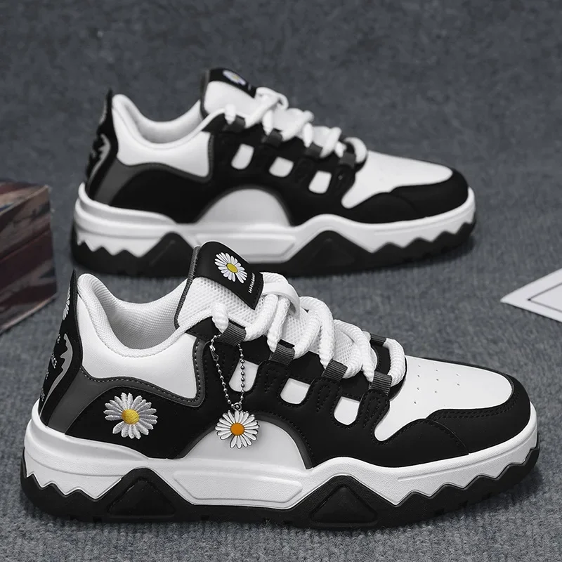 Men Spring 2025 New Low Cut Trendy Casual Sports Shoes Leather Surface Thick Bottom Students Sneakers Outdoors Casual Sneakers
Men Spring 2025 New Low Cut Trendy Casual Sports Shoes Leather Surface Thick Bottom Students Sneakers Outdoors Casual Sneakers