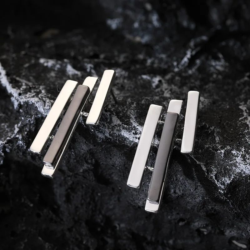 DIY accessories special supply for new simple and versatile contrasting color asymmetric strip alloy earrings women's fashion te
DIY accessories special supply for new simple and versatile contrasting color asymmetric strip alloy earrings women's fashion te