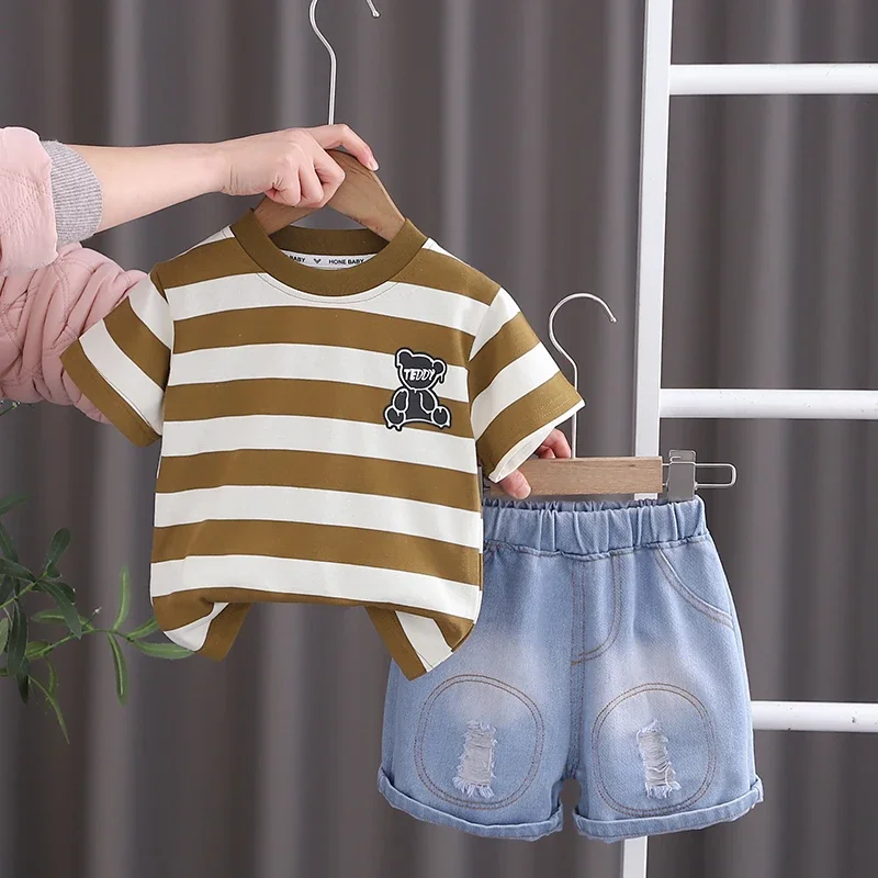 New Summer Baby Boys Clothes Suit Children Short Sleeved T-Shirt Shorts 2Pcs/Sets Kids Clothing Toddler Casual Striped Costume
New Summer Baby Boys Clothes Suit Children Short Sleeved T-Shirt Shorts 2Pcs/Sets Kids Clothing Toddler Casual Striped Costume