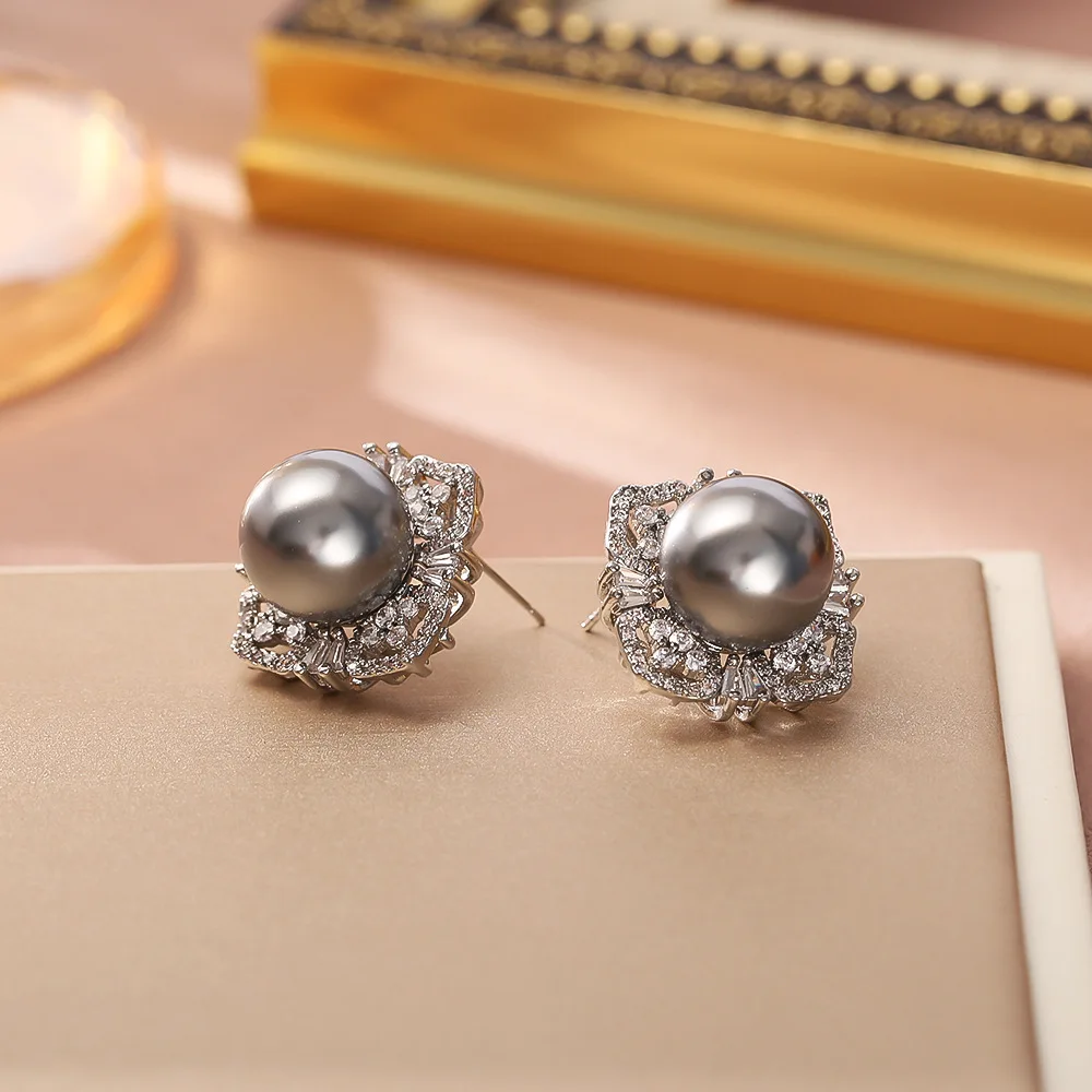 Exquisite, fashionable and high-end zircon gray pearl earrings, light luxury earrings, personalized and versatile earrings
Exquisite, fashionable and high-end zircon gray pearl earrings, light luxury earrings, personalized and versatile earrings