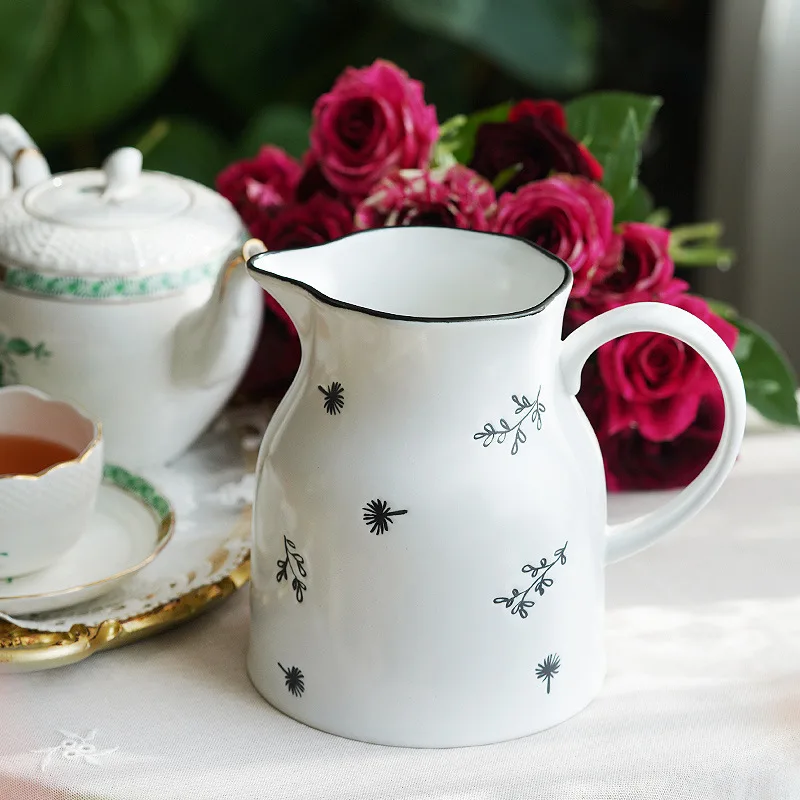 Ceramic Milk Pot Vase Creative Restaurant Decoration Home Furnishings Hydroponic Vase Ceramic Vase
Ceramic Milk Pot Vase Creative Restaurant Decoration Home Furnishings Hydroponic Vase Ceramic Vase