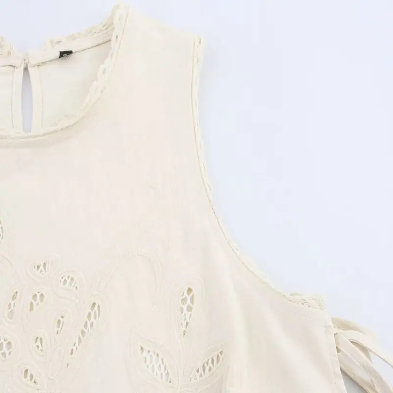 Лето 202, новый женский топ с вышитым узлом, украшенный универсальным модным дизайном, повседневный, удобный, свободный крой
Лето 202, новый женский топ с вышитым узлом, украшенный универсальным модным дизайном, повседневный, удобный, свободный крой