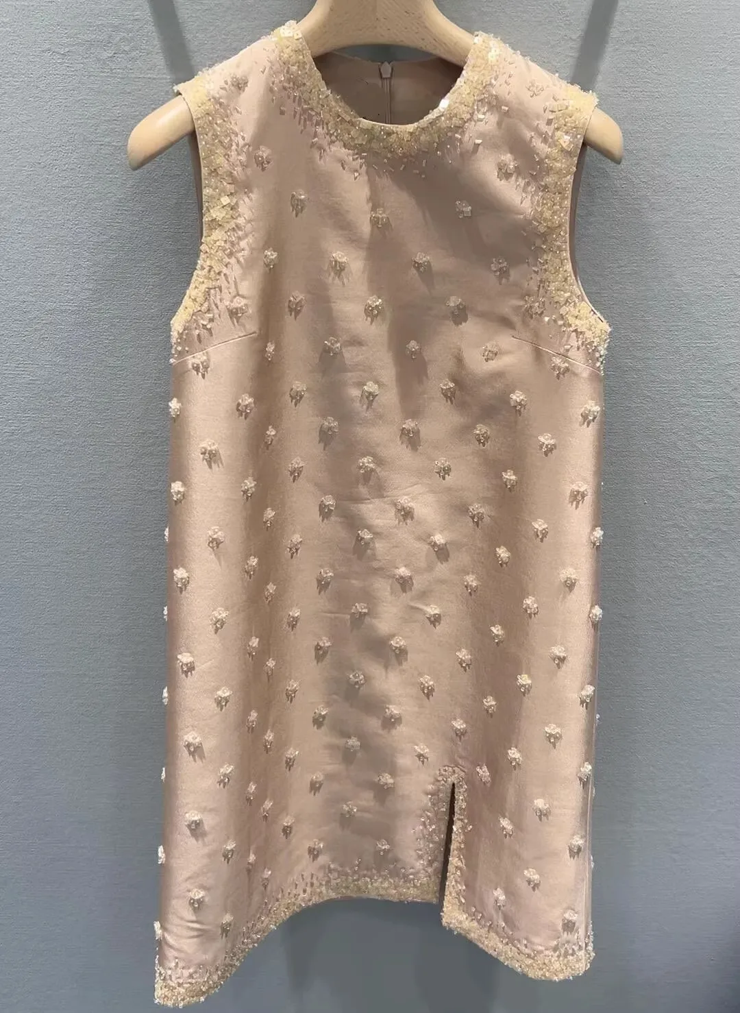 High Quality Nude Silk Short Dress Women's O Neck Sleeveless Straight Dress Fashion Sequin Embroidered Wool Dress
High Quality Nude Silk Short Dress Women's O Neck Sleeveless Straight Dress Fashion Sequin Embroidered Wool Dress