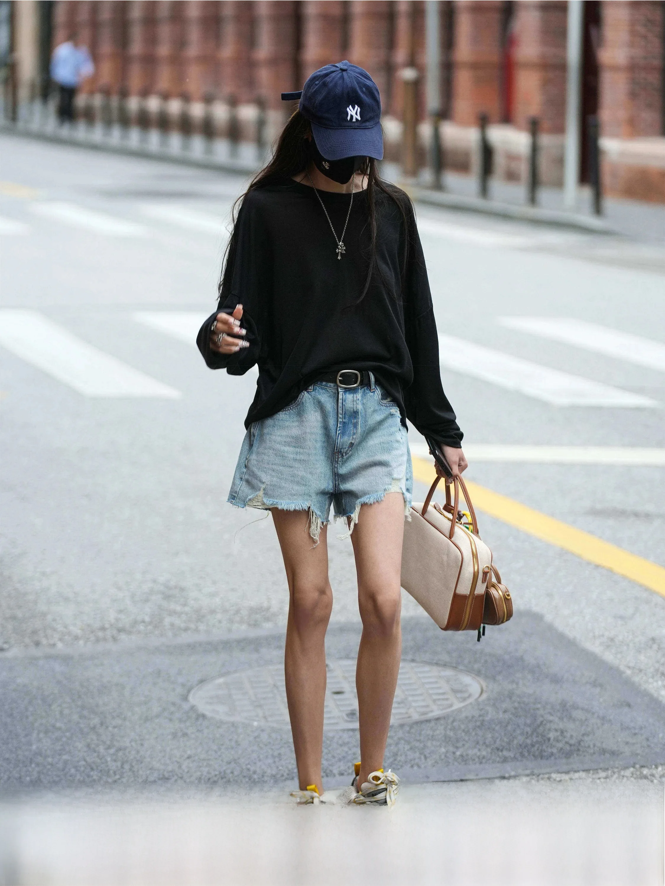 Luna7xi Women's Light Blue Washed Denim Shorts Summer Fashion High Waist Loose Fit Wide Leg Jeans with Frayed Hem
Luna7xi Women's Light Blue Washed Denim Shorts Summer Fashion High Waist Loose Fit Wide Leg Jeans with Frayed Hem