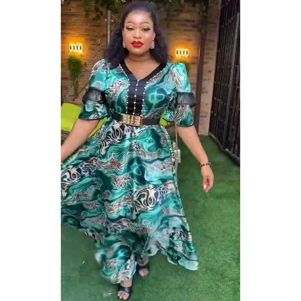 African Women's Plus-size Printed European and American Nailed V-neck High-waisted Dress Belt S9882
African Women's Plus-size Printed European and American Nailed V-neck High-waisted Dress Belt S9882