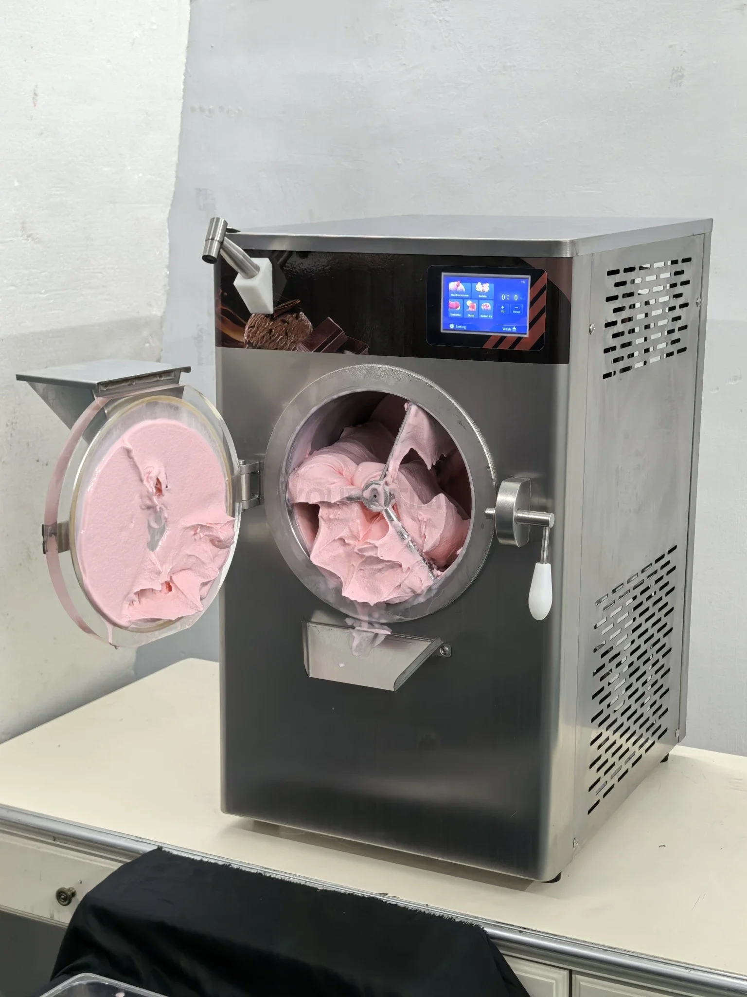5 Mode Table Top Hard Ice Cream Machine High Quality Gelato Machine Fast Food Truck Batch Freezer With CE Patent
5 Mode Table Top Hard Ice Cream Machine High Quality Gelato Machine Fast Food Truck Batch Freezer With CE Patent