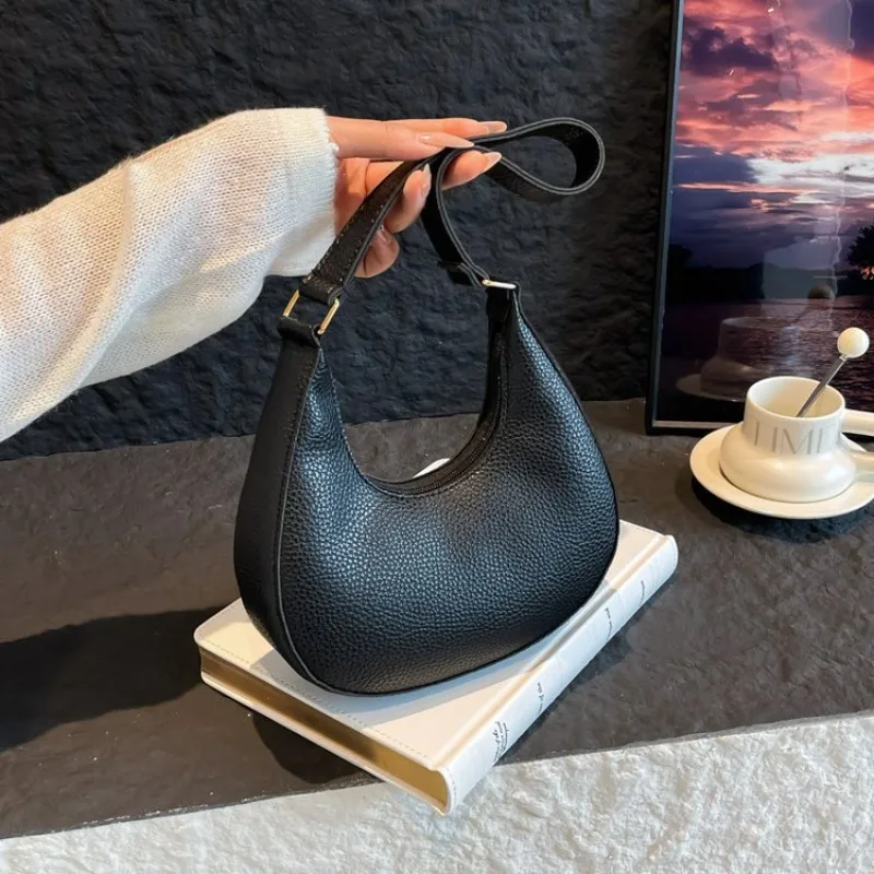 Simple Elegant Designer Diaper Bag A High-End Classic Leather Shoulder Tote For The Stylish Fashionable Commuter
Simple Elegant Designer Diaper Bag A High-End Classic Leather Shoulder Tote For The Stylish Fashionable Commuter