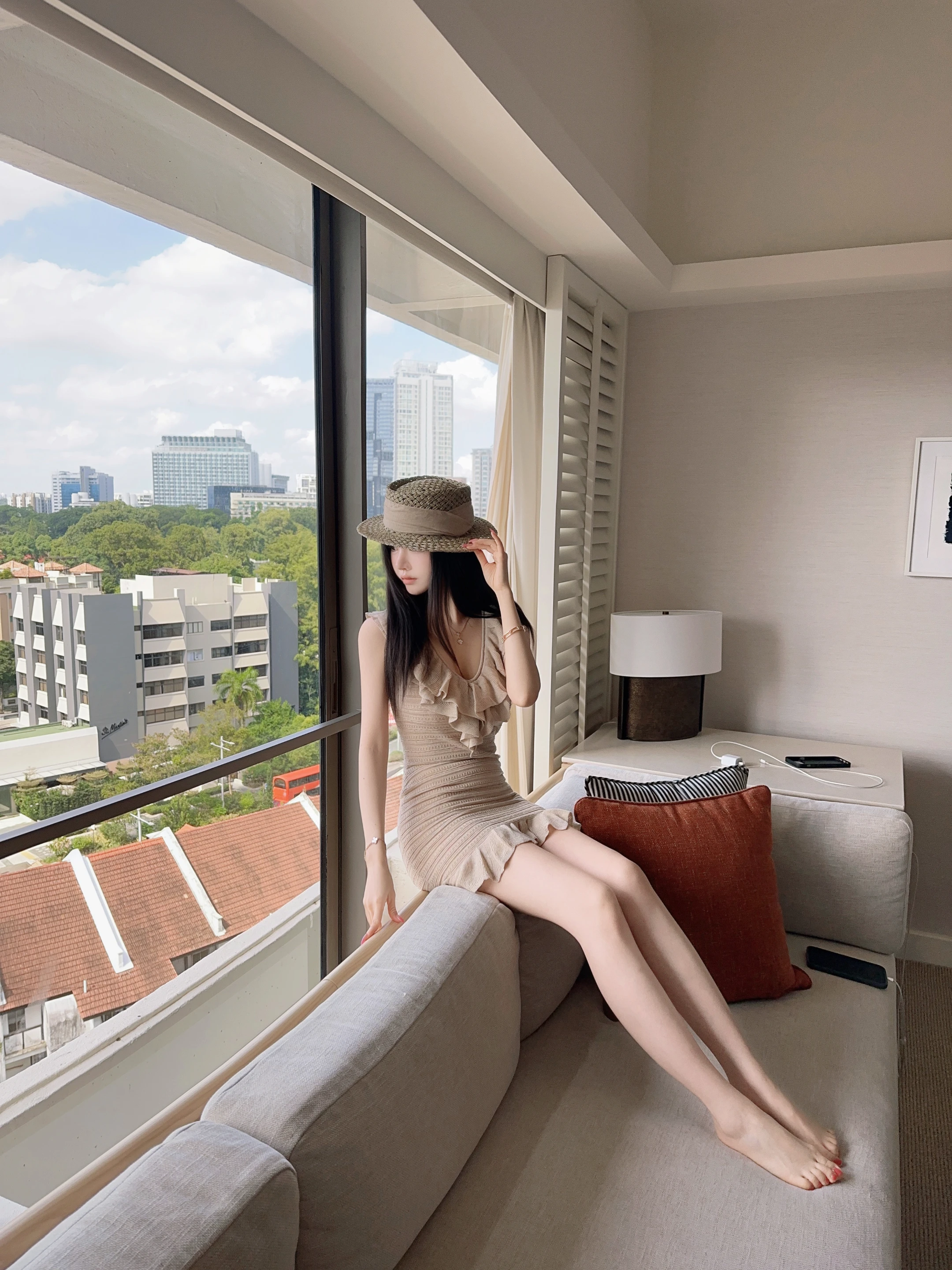 Элегантное трикотажное платье с V-образным вырезом и плиссировкой для женщин: стройнящее, женственное, для офиса, свиданий и повседневной носки
Элегантное трикотажное платье с V-образным вырезом и плиссировкой для женщин: стройнящее, женственное, для офиса, свиданий и повседневной носки